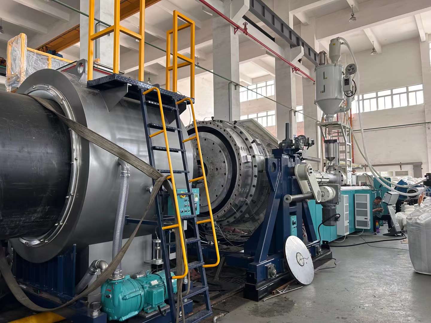 أنابيب ذات سماكة عالية وقطر كبير: كيفية تجنب الترهل في بثق الأنابيب