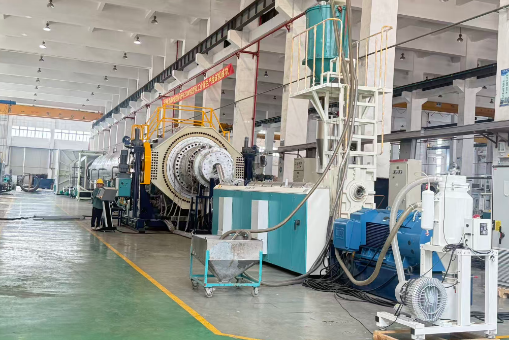 قامت شركة Fangli حاليًا بتسليم خط إنتاج بثق الأنابيب PE2000 بنجاح