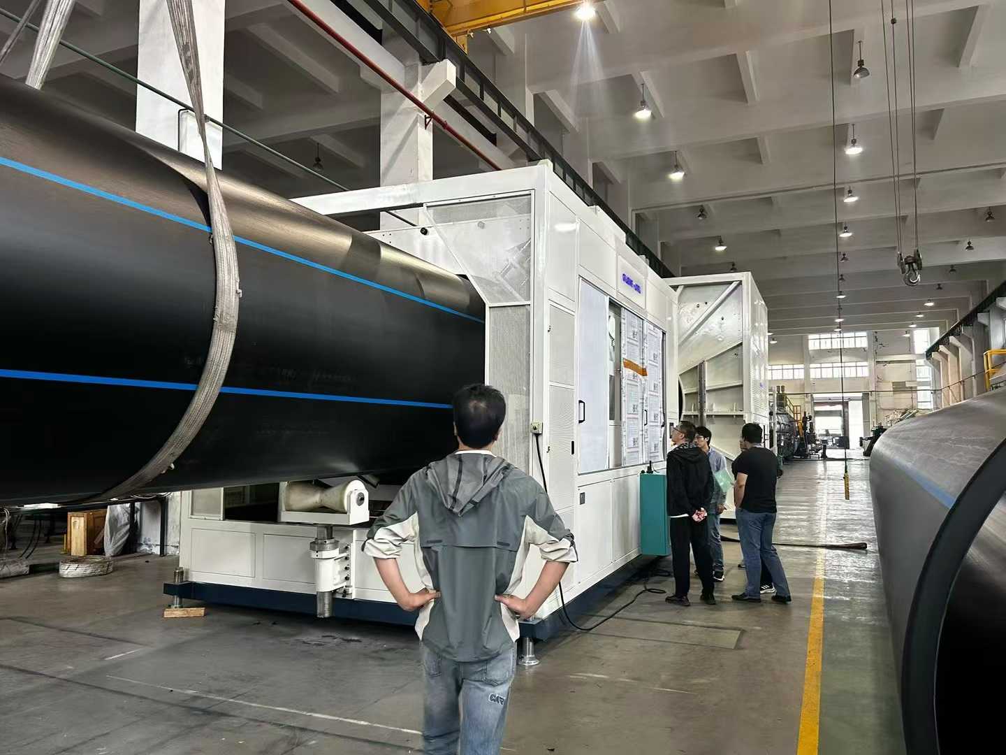 النقاط الرئيسية لمعدات بدء التشغيل وتكنولوجيا الإنتاج لأنابيب PE ذات الأقطار الكبيرة التي تزيد عن 2000 مم